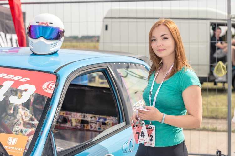 Яна Сотова гонщица