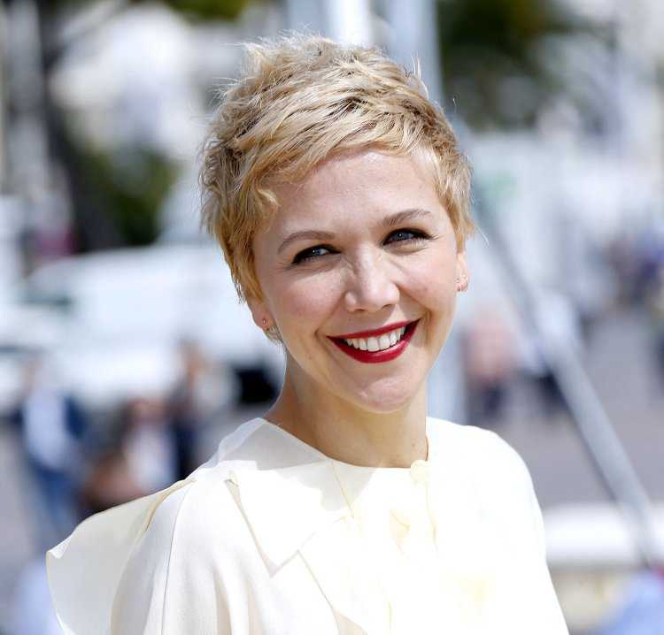 Мэгги Ри с короткими волосами