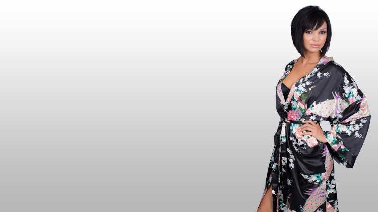 Красивые девушки в халатиках