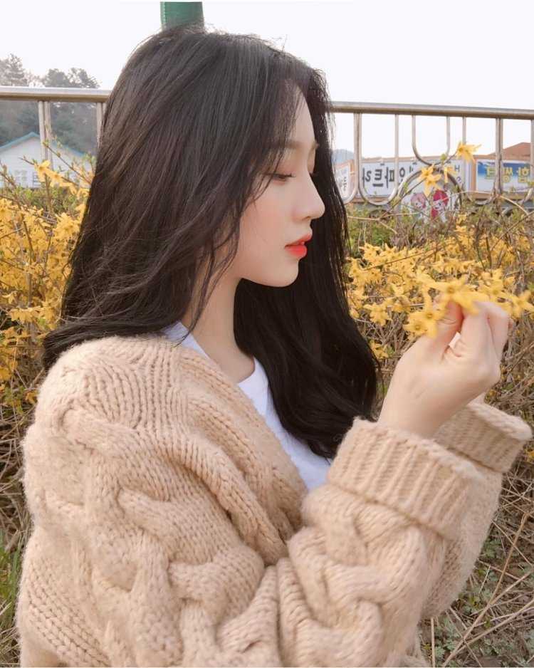 Даша корейка с длинными волосами