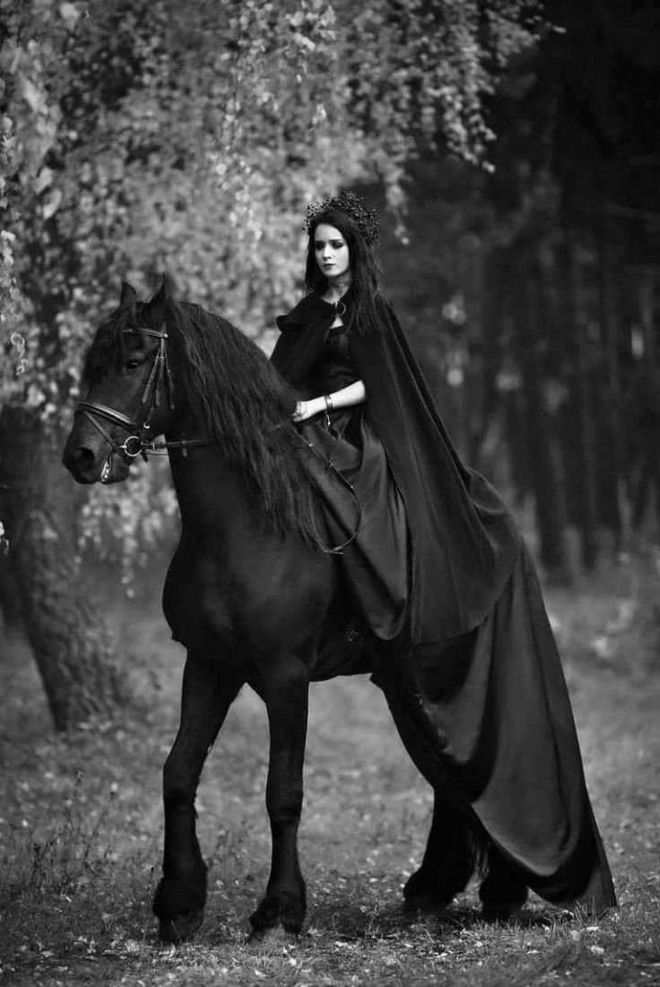 Черный кончь и девушка