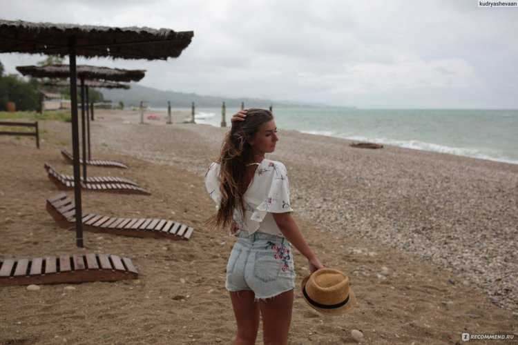 Абхазские девушки на пляже