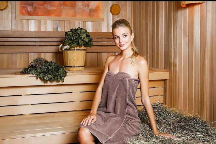 Красивые девушки в бане