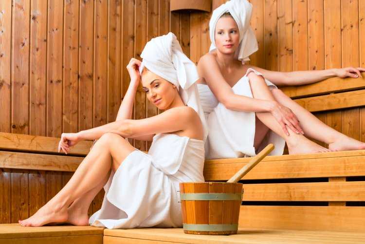Красивые девушки в бане