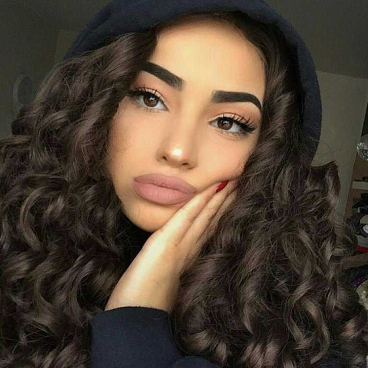 Кудрявые брови