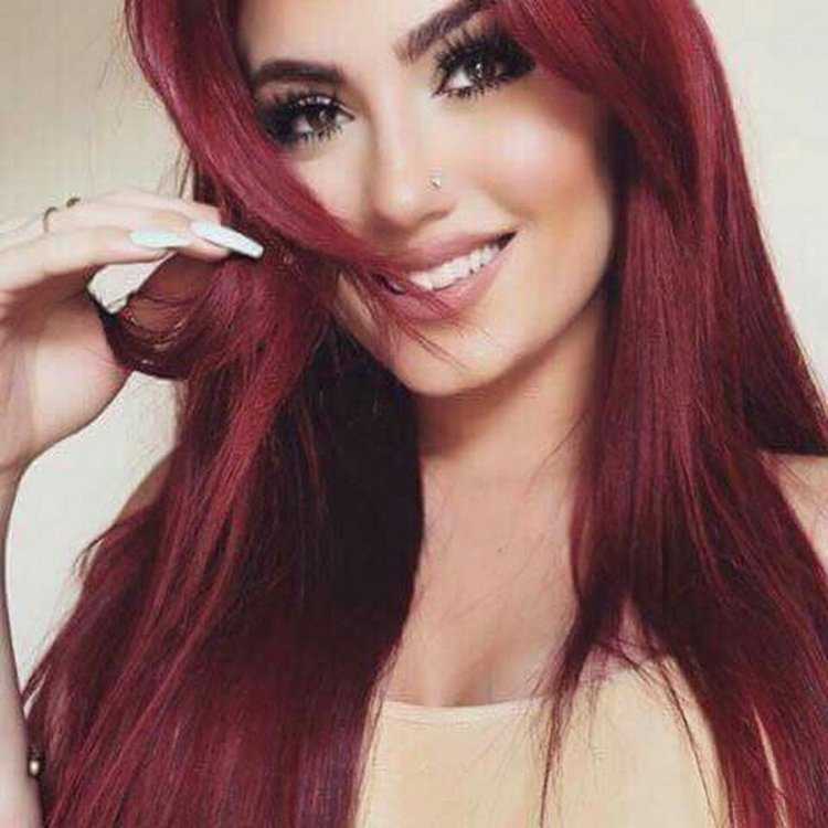 Красный цвет волос с карими глазами