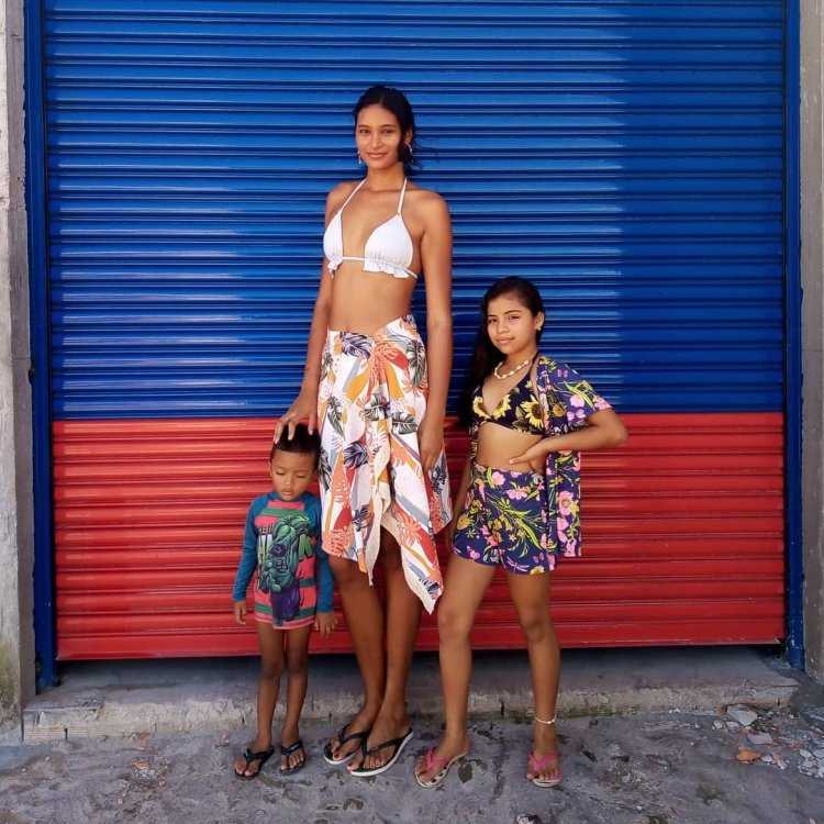 Самая высокая девушка Бразилии Элисани Сильва