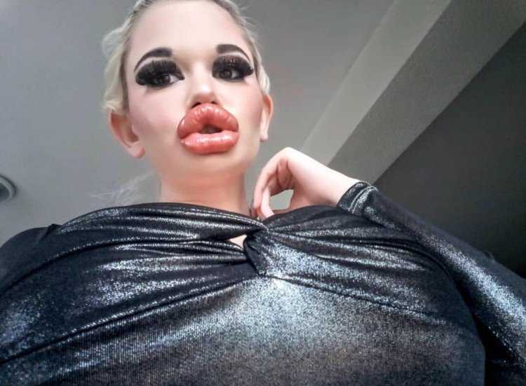 Андреа Иванова Болгария губы