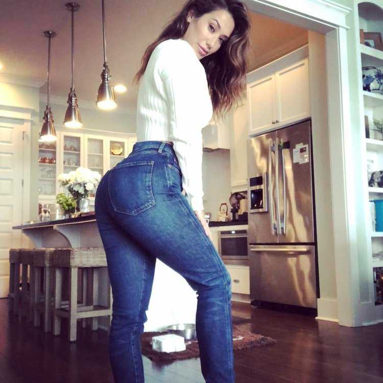 Ева Ловия инстаграмма