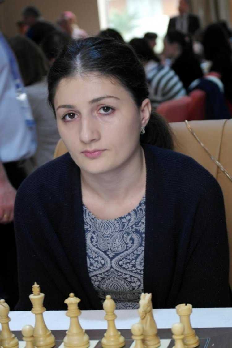 Нино шахматистка