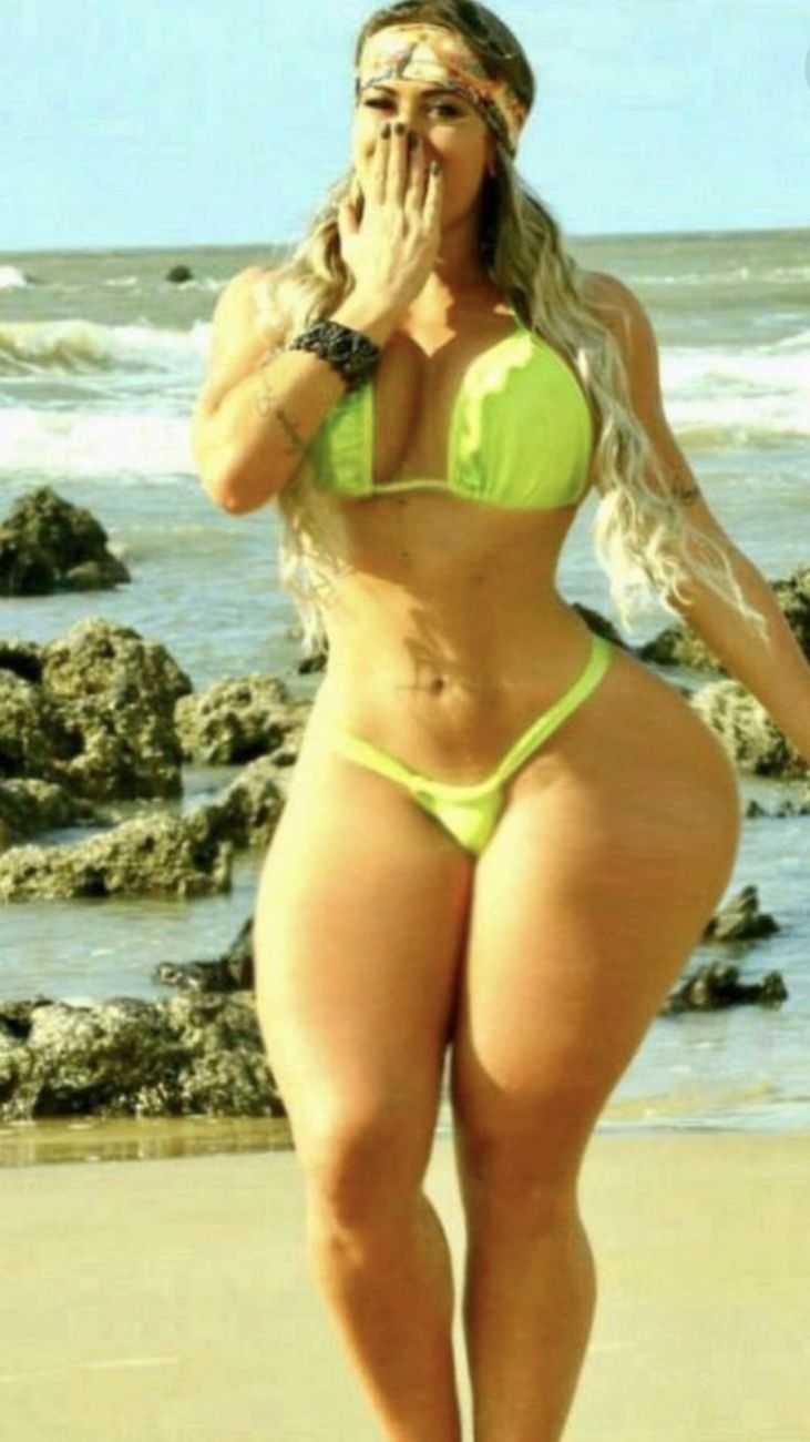 Широкие бёдра и ягодицы