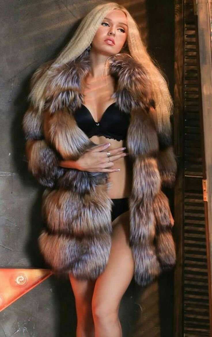 Мишель Парадайз в мехах