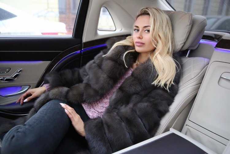 Виктория Боня в шубе