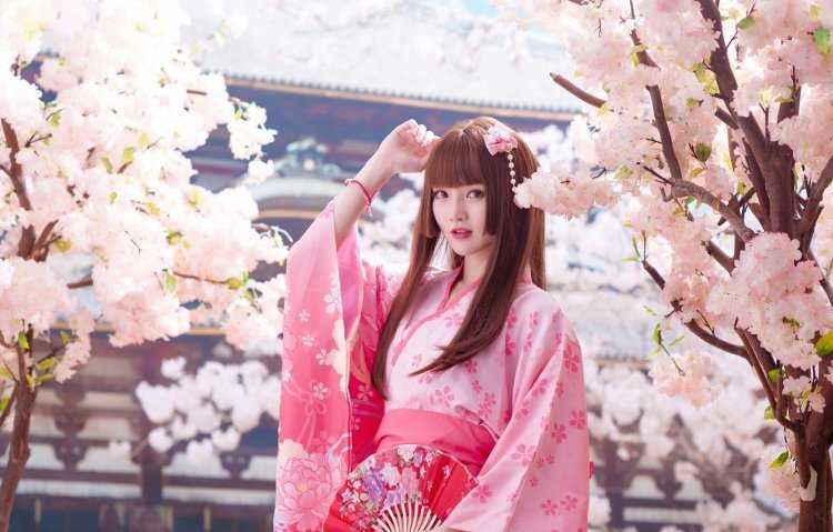 Фурисодэ кимоно Сакура