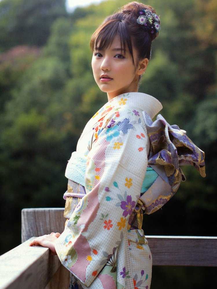 Красивые японки в кимоно