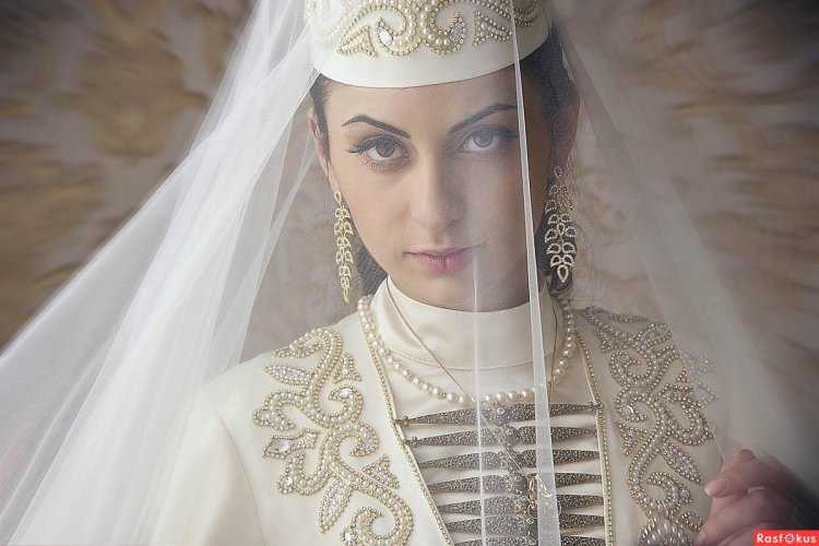 Ингушское национальное платье чокхи