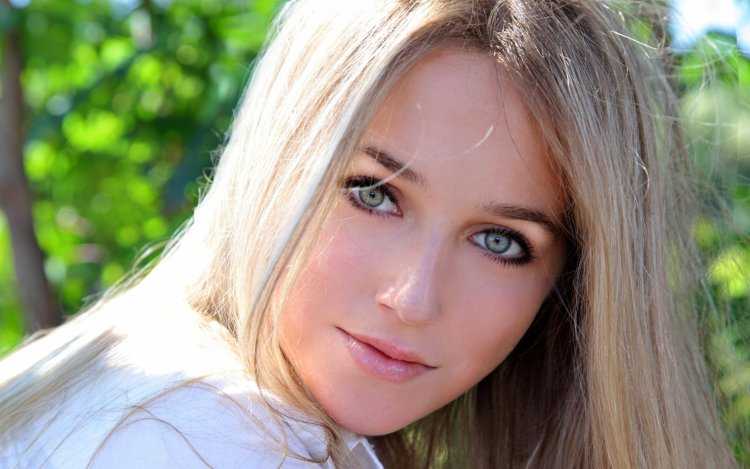 Красавица с голубыми глазами
