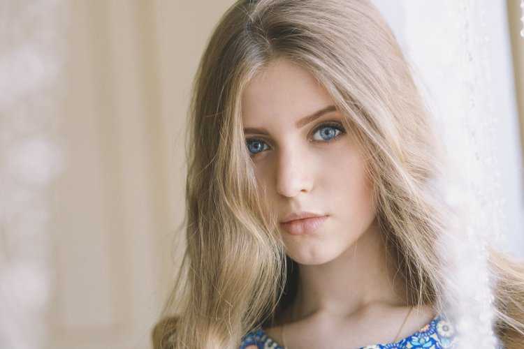 Красавицы с русыми волосами