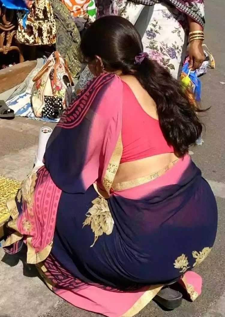 Aunty gaand in Saree
