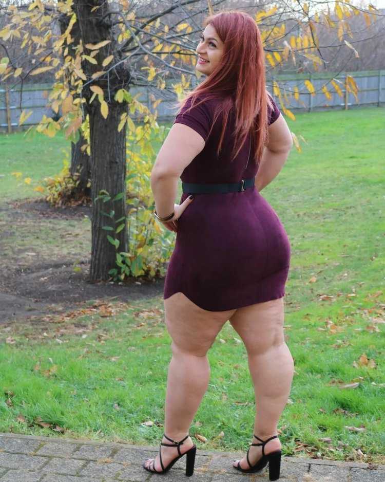 Большие женские ляжки и бедра