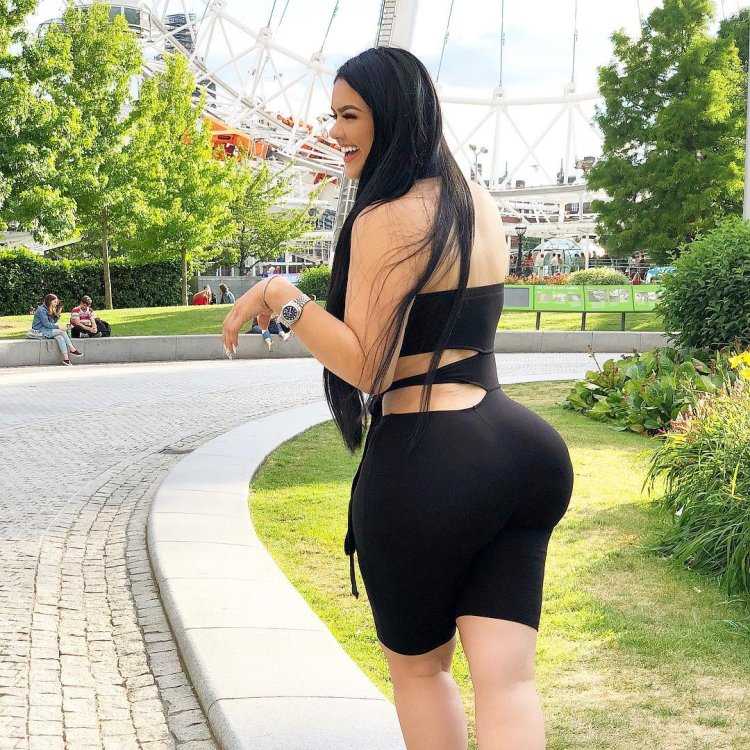 Диана Сирокай в Нижнем белье