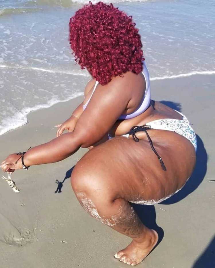 Наоми Бэнкс с широкими бедрами