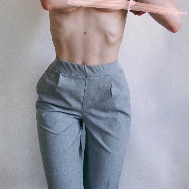 Худое тело девушки Эстетика