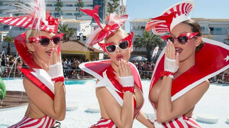 Стиль наряда девушки - пляжная вечеринка 2022 год