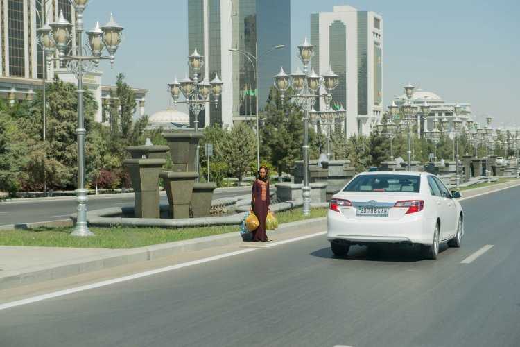 Белые авто в Туркменистане