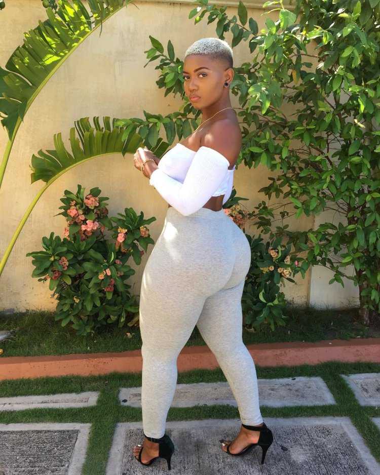 Блэк Бич девушки