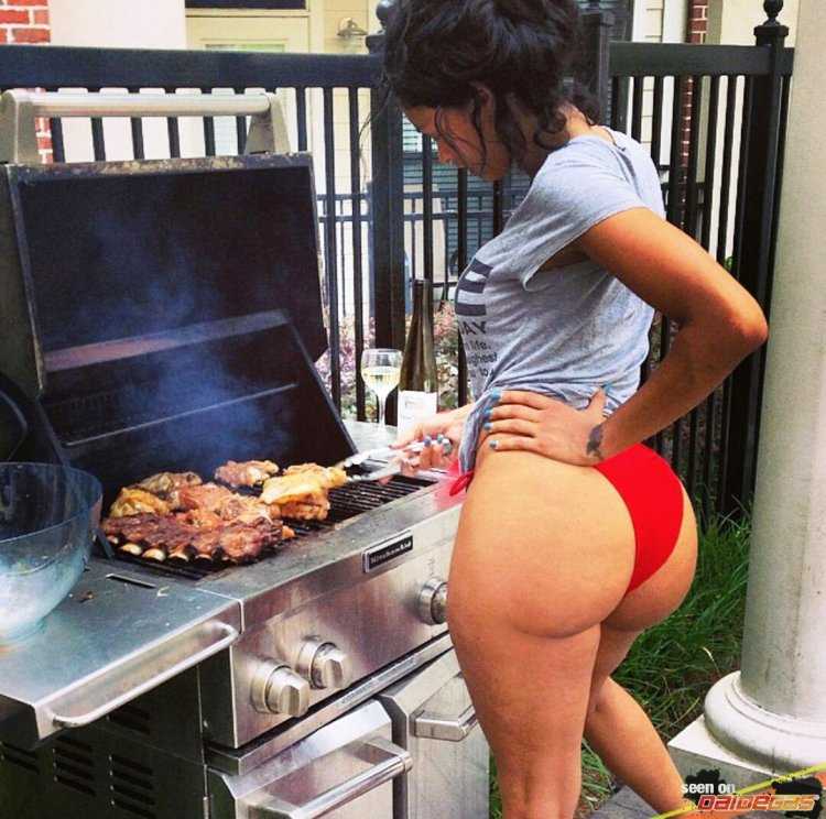 Забавные девушки на кухне