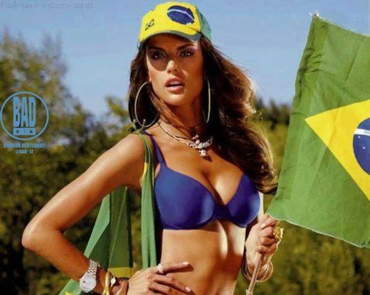 Красивая бразильянка с флагом