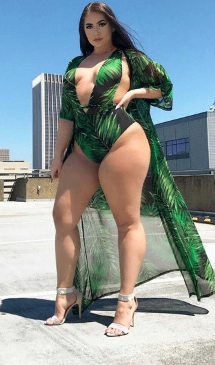 Биг асс Моника Сантьяго