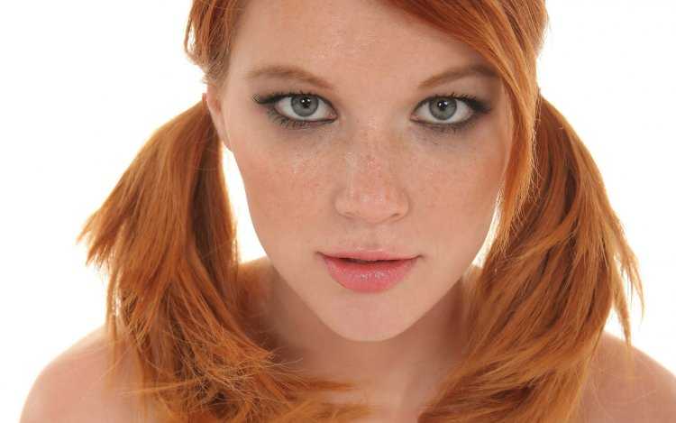 Миа Соллис веснушки