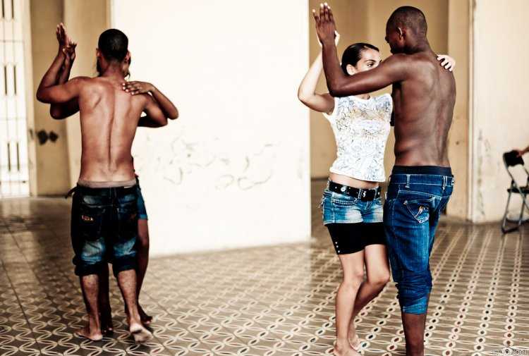 Зажигательный танец кубинки9