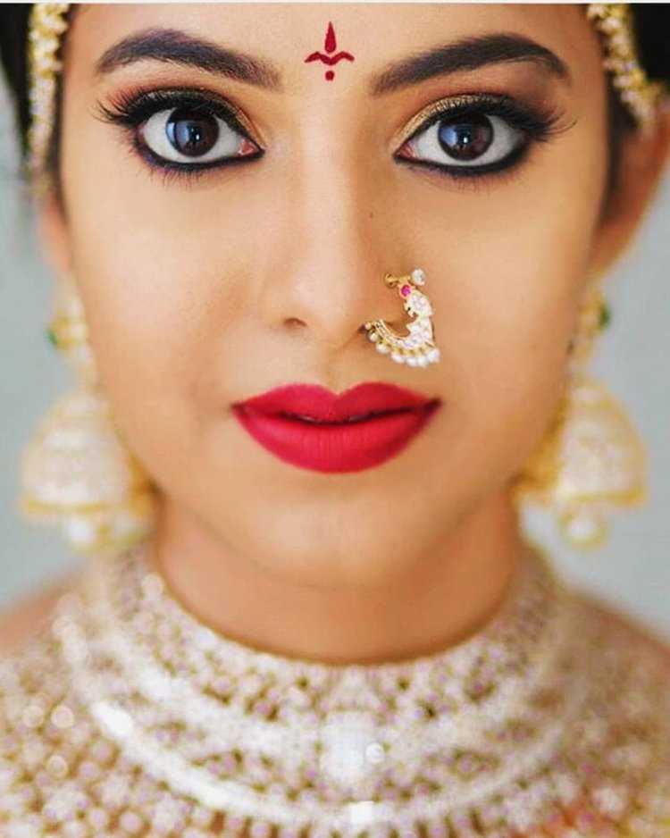 Индийские украшения в нос