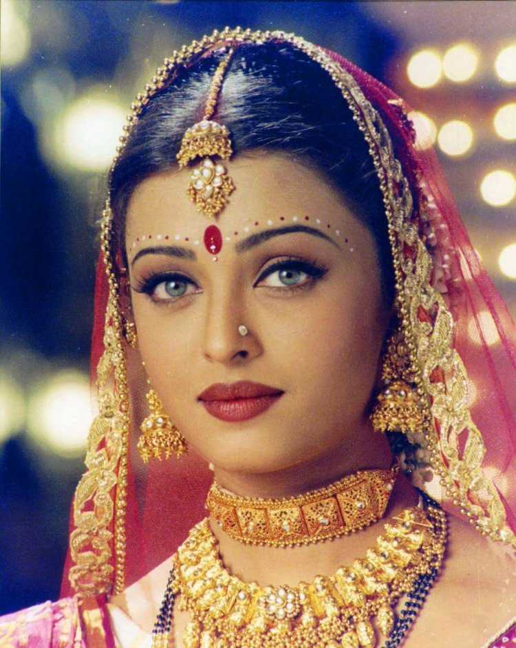 Айшвария рай в Сари