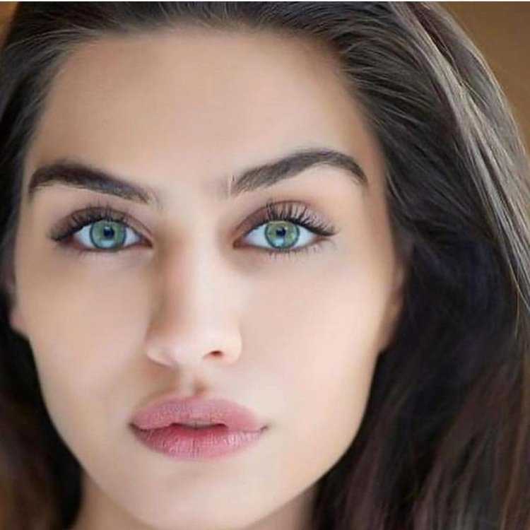 Амине Гюльшен фото