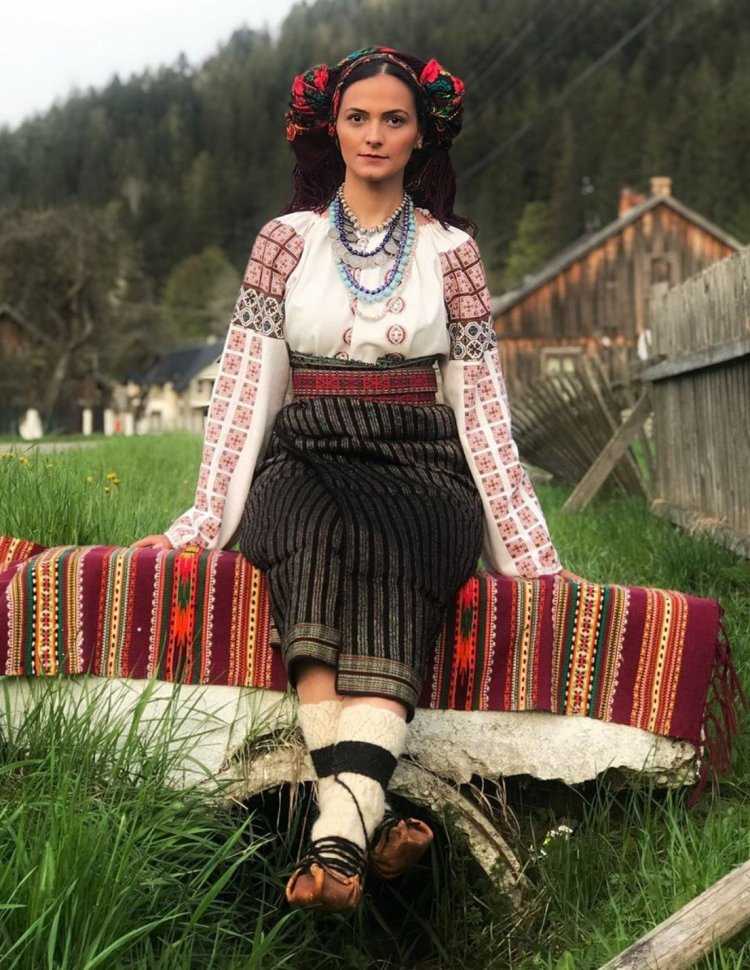 Катринель Менгия (Catrinel Menghia)