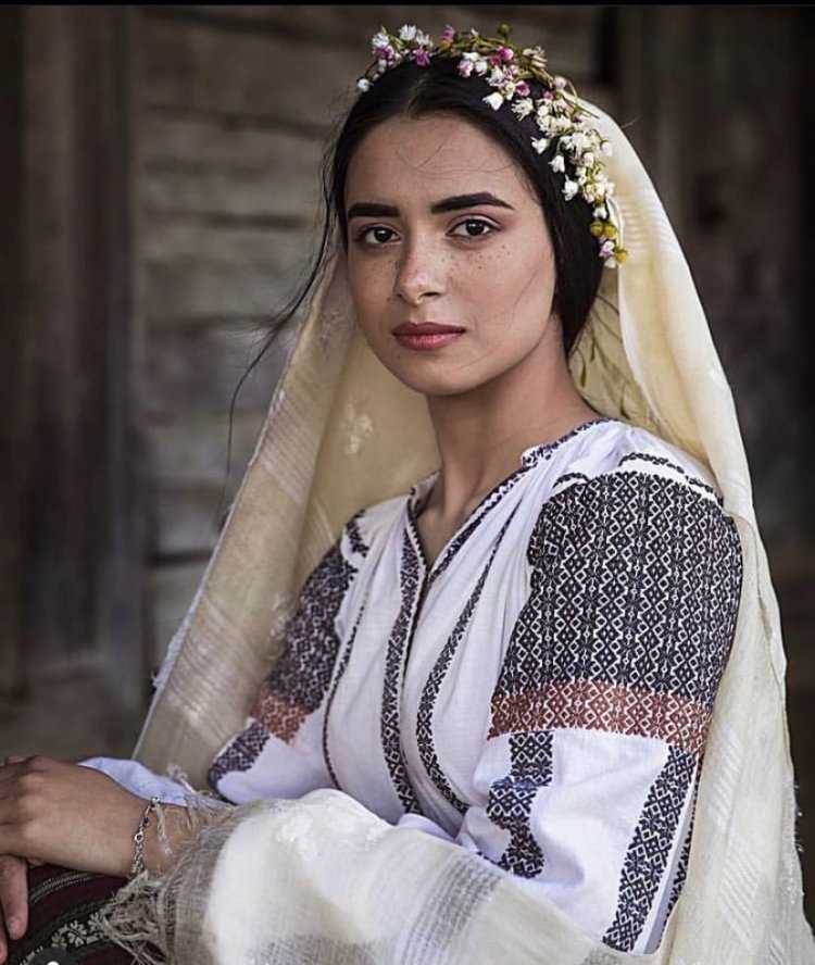 Катринель Менгия