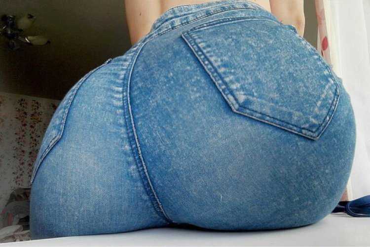 Женские попы в джинсах
