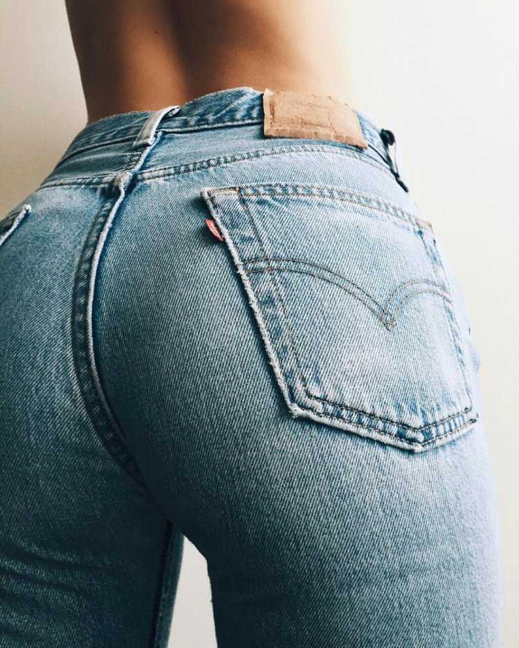 Красивые попки в джинсах