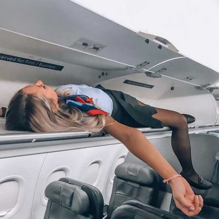 Женщина в самолете