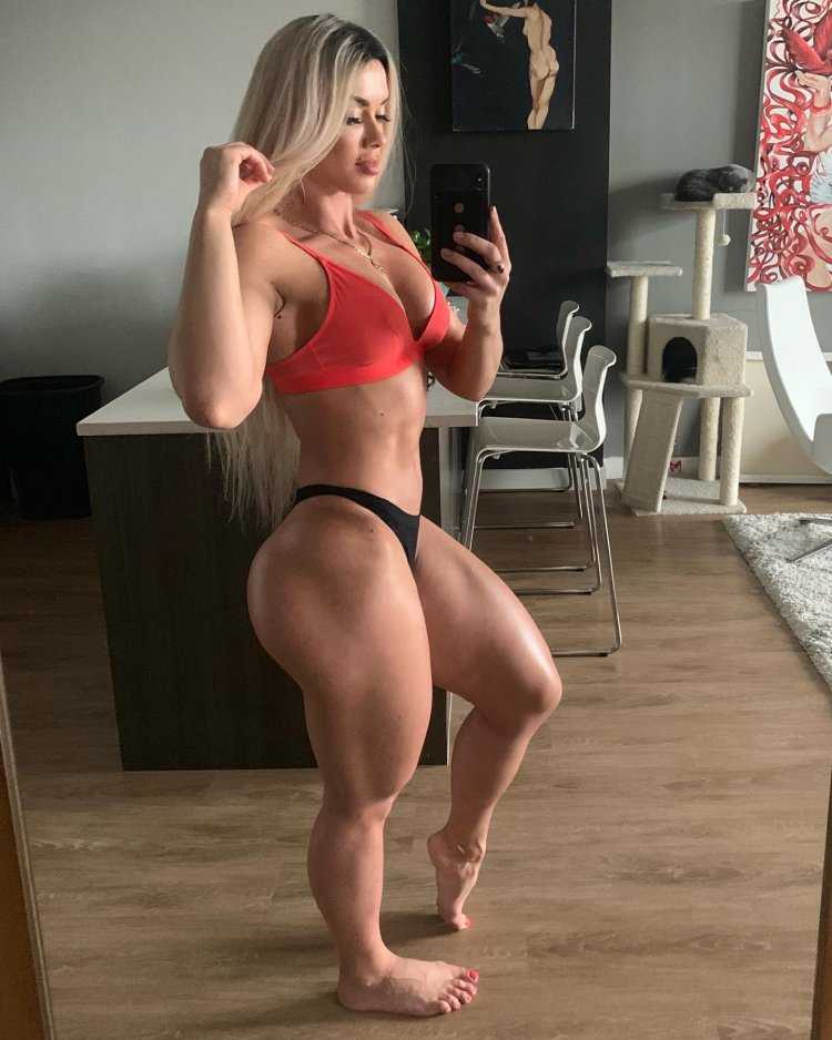 Алиша Ньюман ягодицы