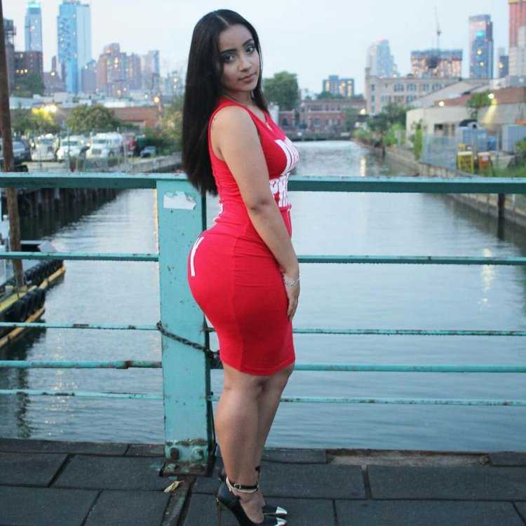 Kendra KISSEDBYKEN попа