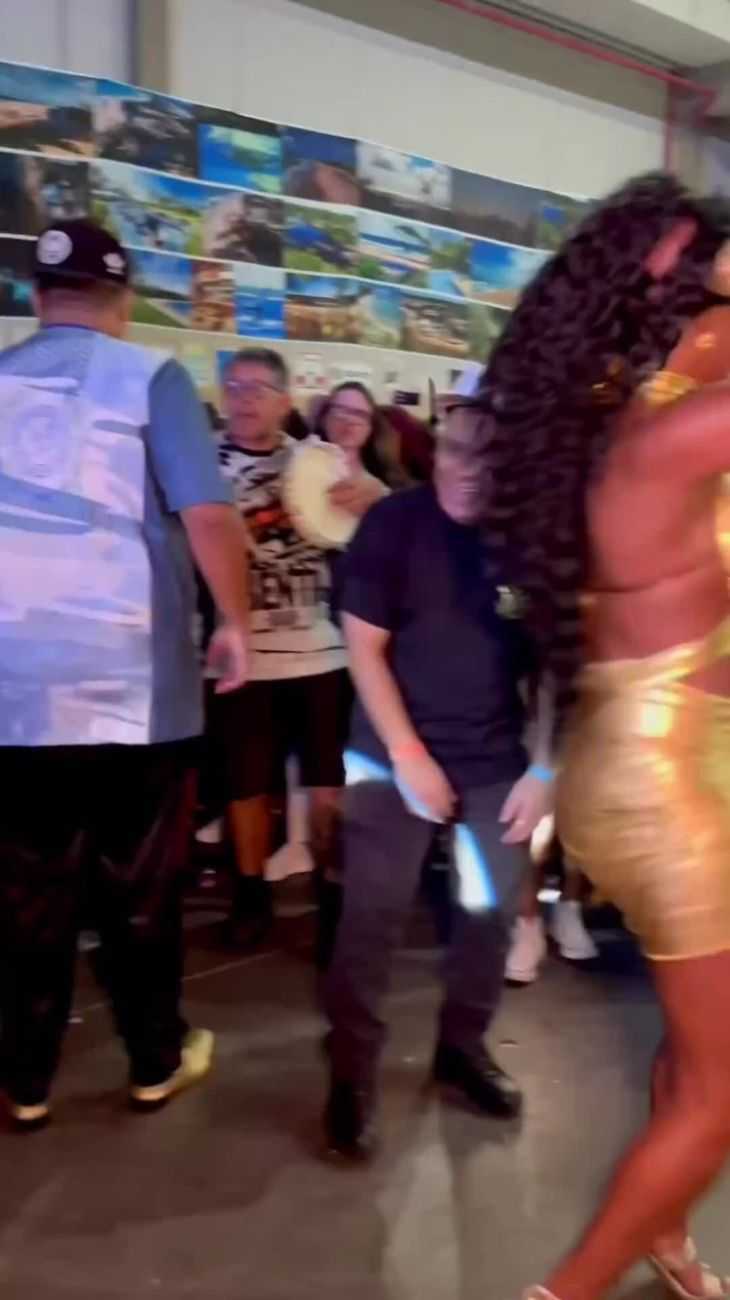 Жопастые танцовщицы15