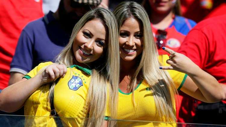 Парагвайская болельщица Лариса Рикельме