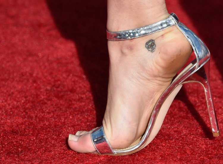 Майли Сайрус feet