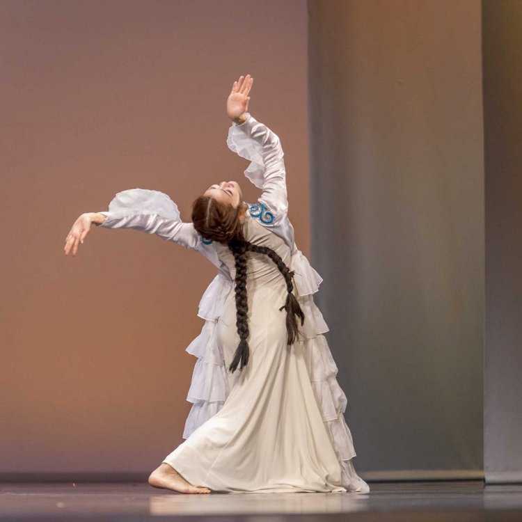 Зал казахских танцев