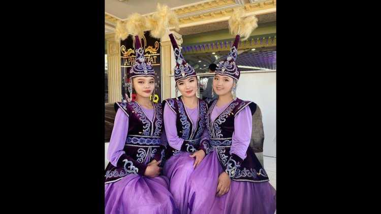 Танцевальная группа Näzli Ashgabat